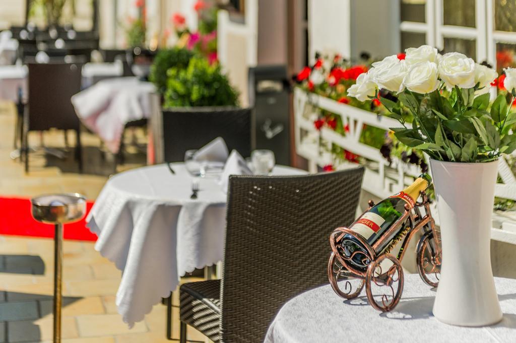 Absolue Renaissance Hotel Magny-Cours Eksteriør billede